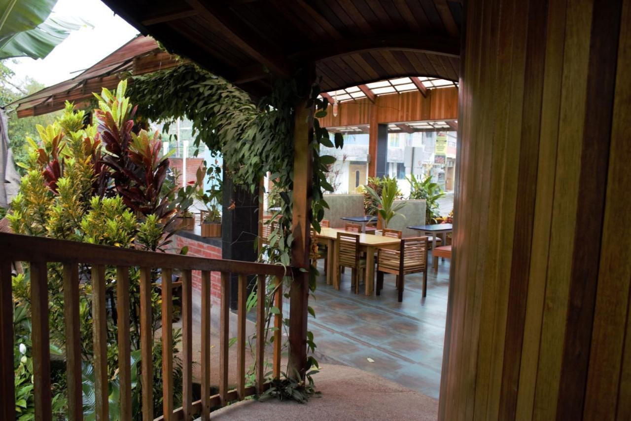 Hostal Zafiro Mindo Exterior foto